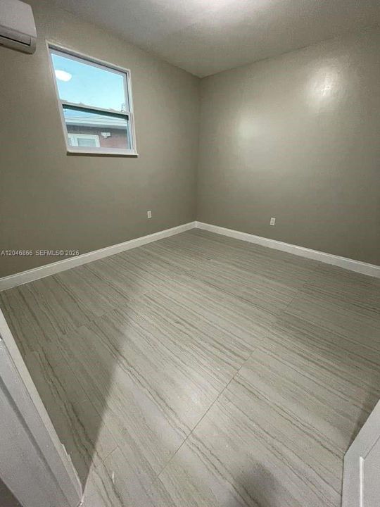 For Rent: $1,800 (1 beds, 1 baths, 1318 Square Feet)