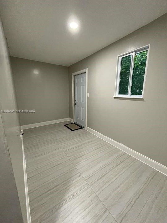 For Rent: $1,800 (1 beds, 1 baths, 1318 Square Feet)