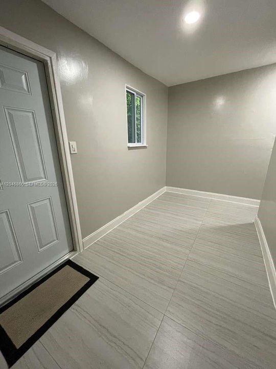 For Rent: $1,800 (1 beds, 1 baths, 1318 Square Feet)
