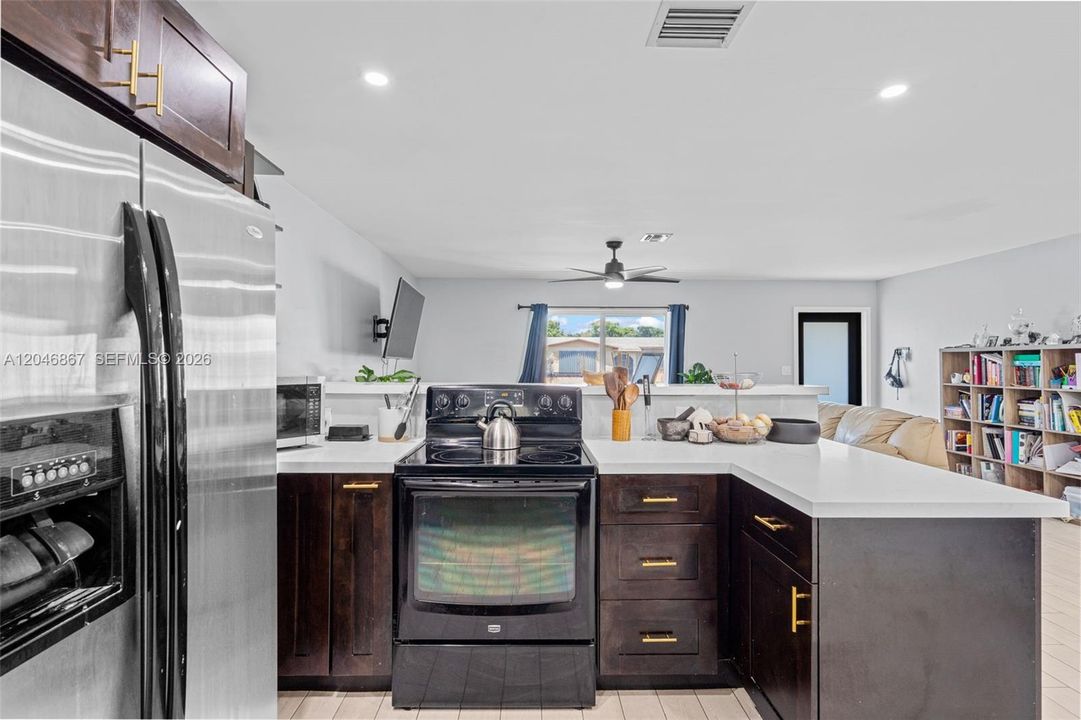 En Venta: $575,000 (3 camas, 2 baños, 1296 Pies cuadrados)