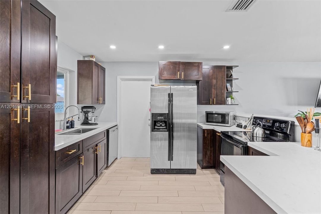 En Venta: $575,000 (3 camas, 2 baños, 1296 Pies cuadrados)