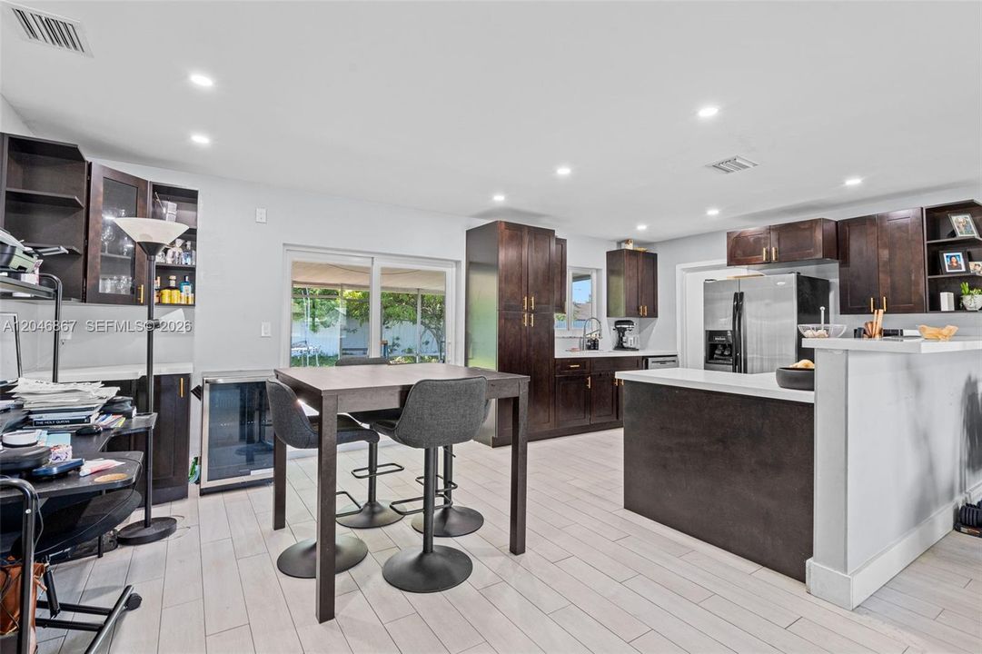 En Venta: $575,000 (3 camas, 2 baños, 1296 Pies cuadrados)