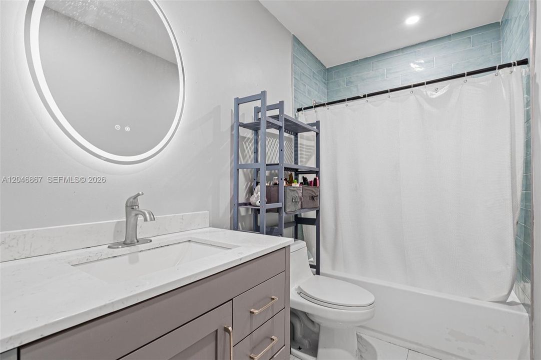 En Venta: $575,000 (3 camas, 2 baños, 1296 Pies cuadrados)