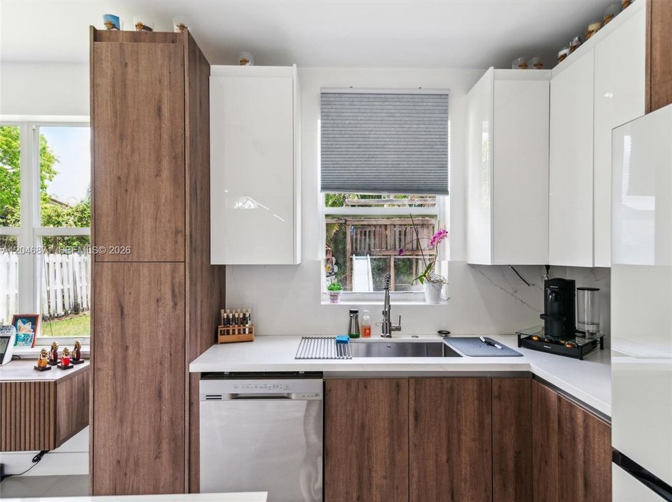 В аренду: $4,100 (3 спален, 2 ванн, 1784 Квадратных фут)