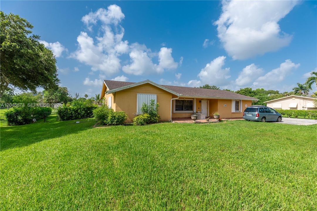For Sale: $1,197,000 (4 beds, 2 baths, 2895 Square Feet)