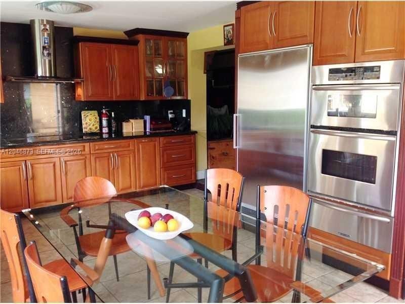 For Sale: $1,197,000 (4 beds, 2 baths, 2895 Square Feet)