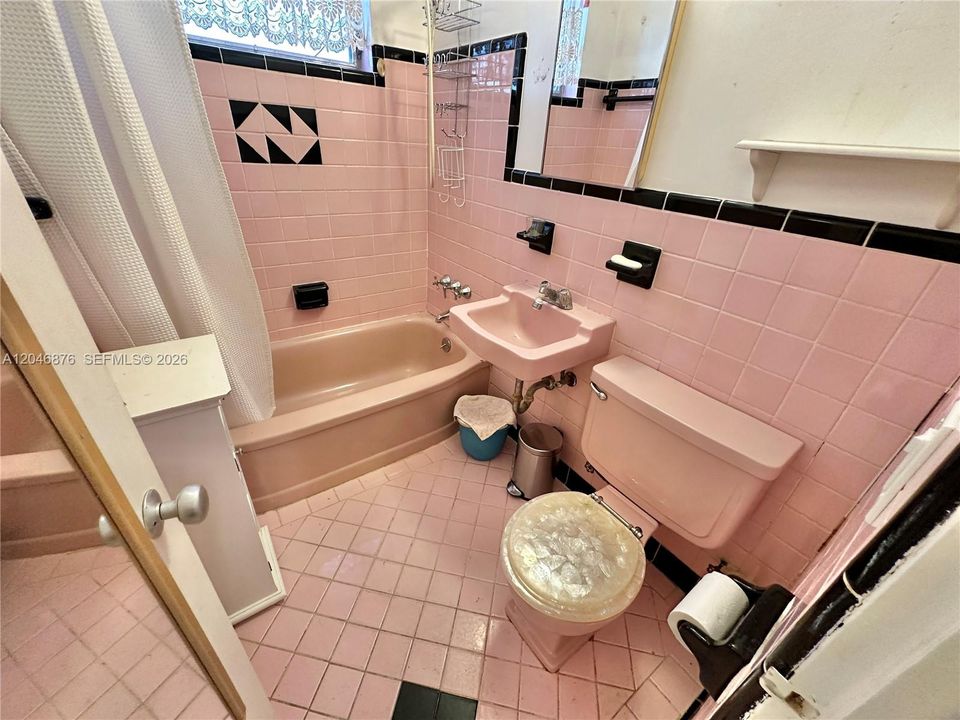 На продажу: $130,000 (0 спален, 1 ванн, 406 Квадратных фут)