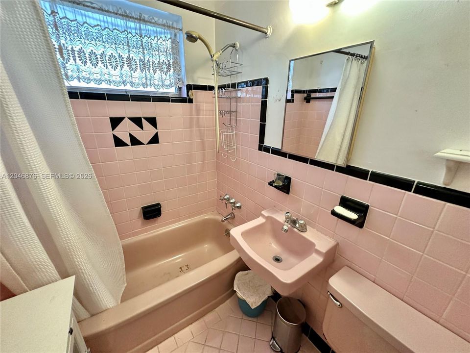 На продажу: $130,000 (0 спален, 1 ванн, 406 Квадратных фут)