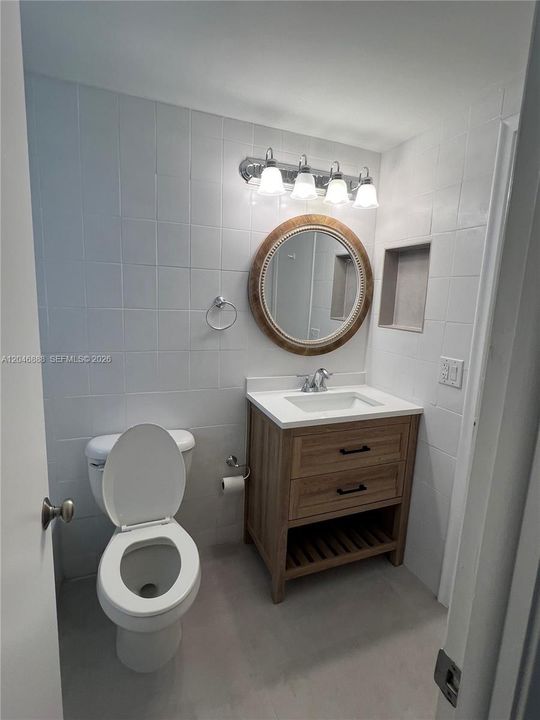 For Rent: $2,000 (1 beds, 1 baths, 712 Square Feet)