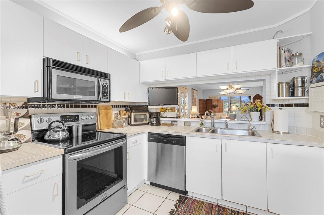 На продажу: $135,000 (2 спален, 2 ванн, 1110 Квадратных фут)