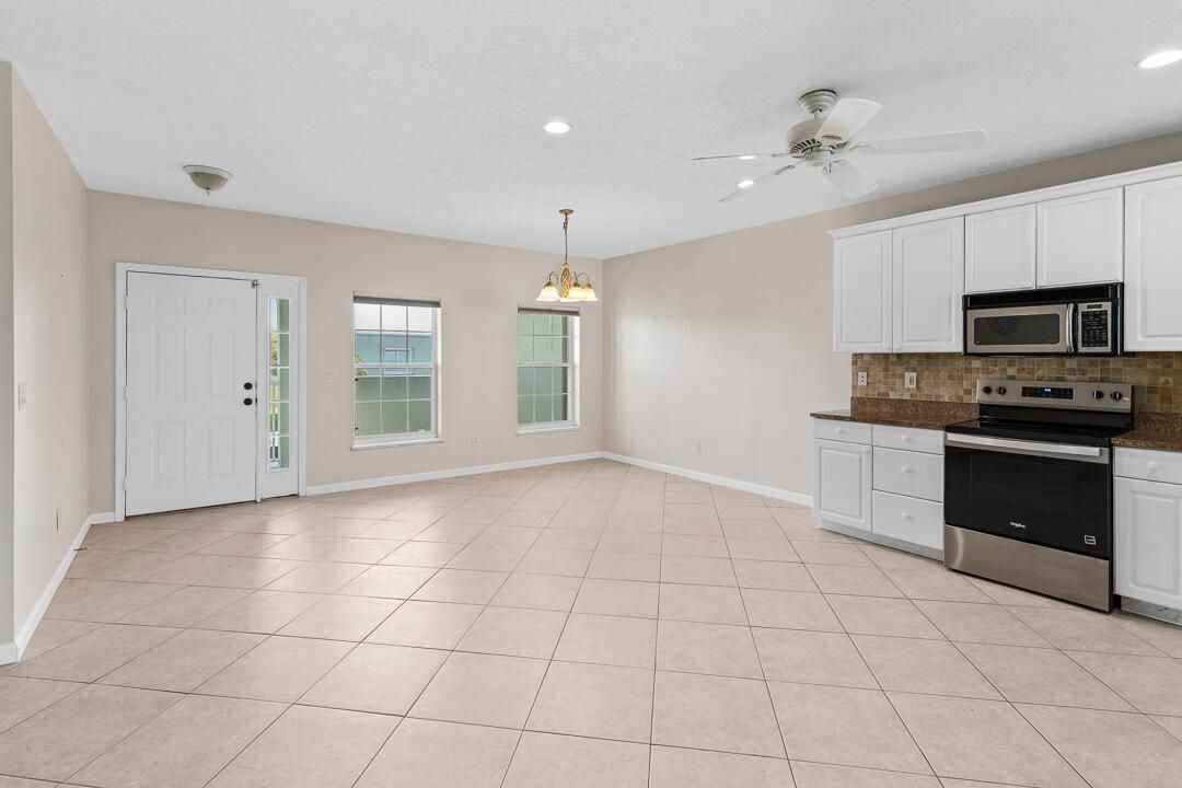 2127 SE Wild Meadow Circle-17