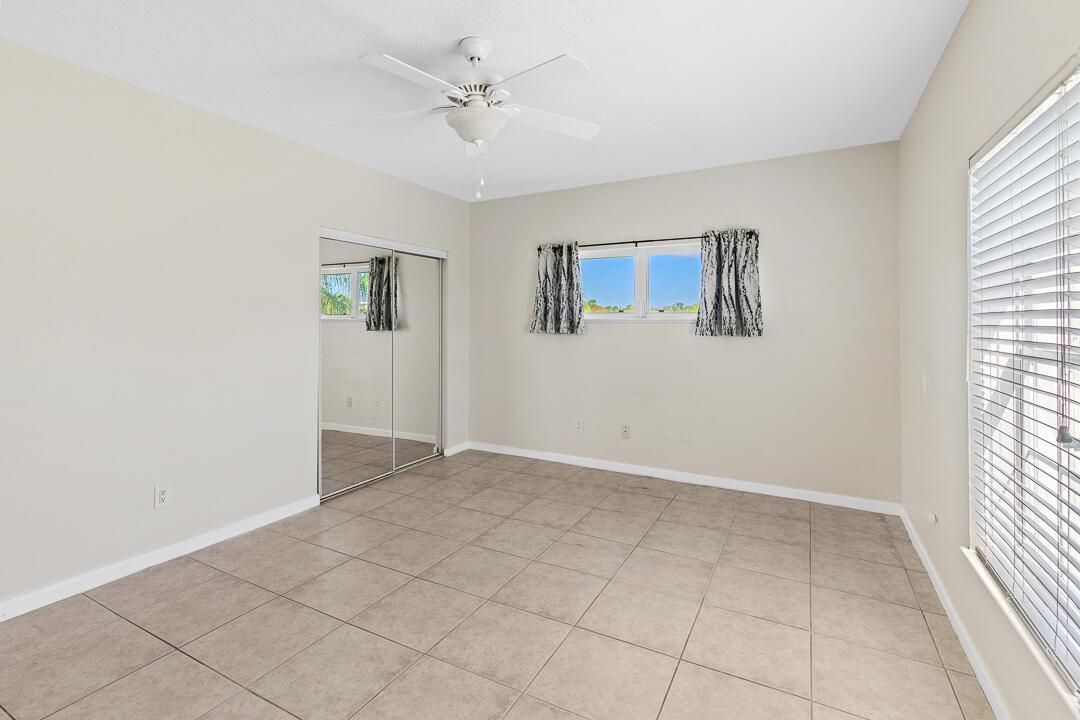 2127 SE Wild Meadow Circle-25
