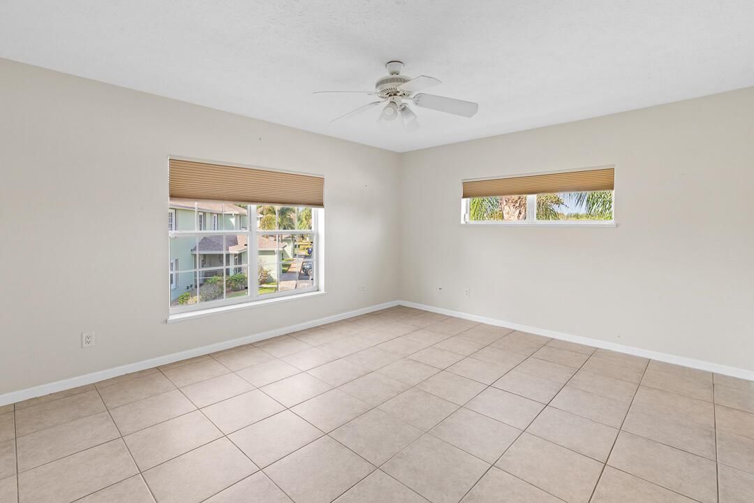 2127 SE Wild Meadow Circle-29