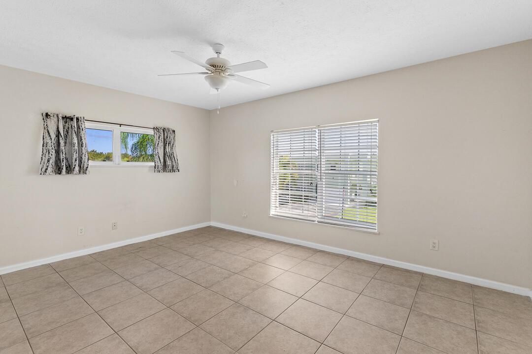 2127 SE Wild Meadow Circle-24