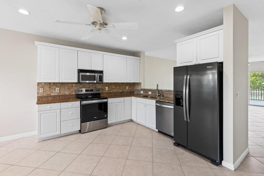 2127 SE Wild Meadow Circle-19