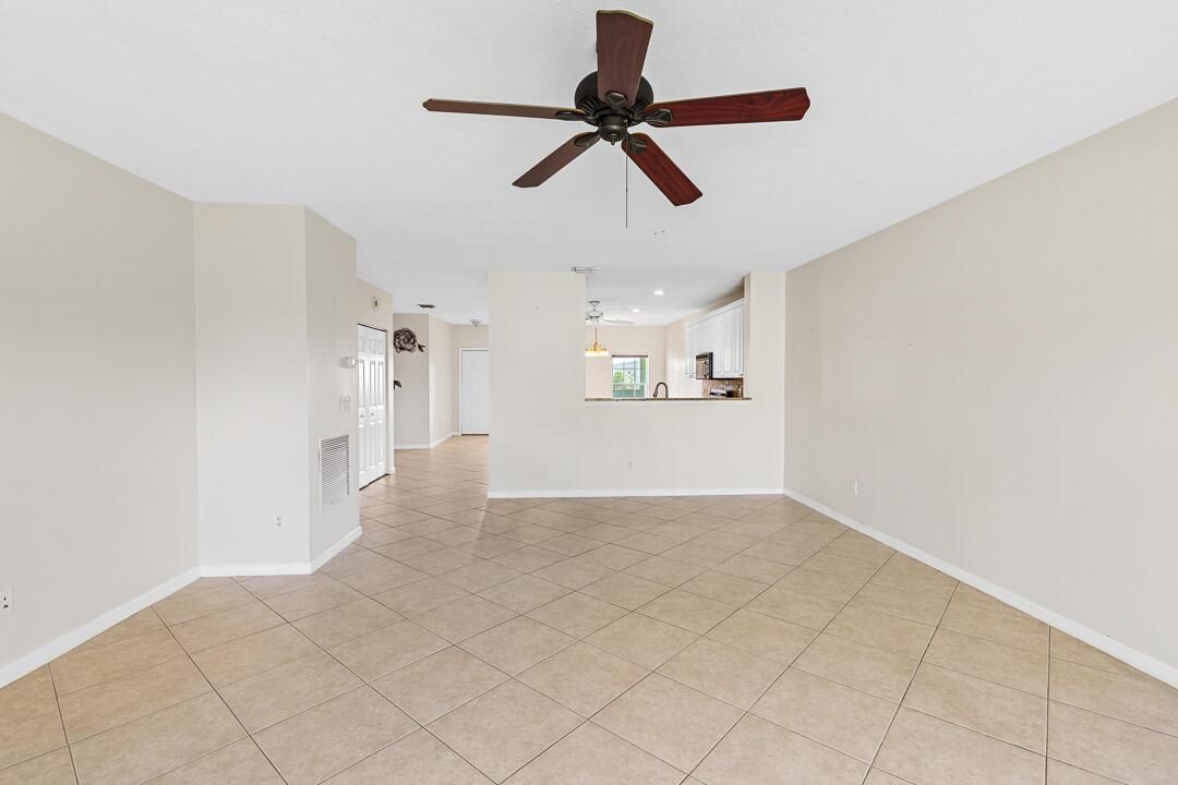 2127 SE Wild Meadow Circle-36