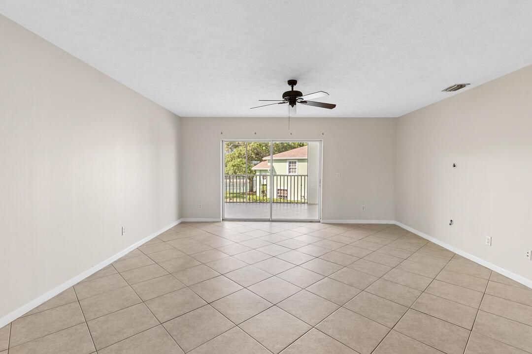 2127 SE Wild Meadow Circle-15