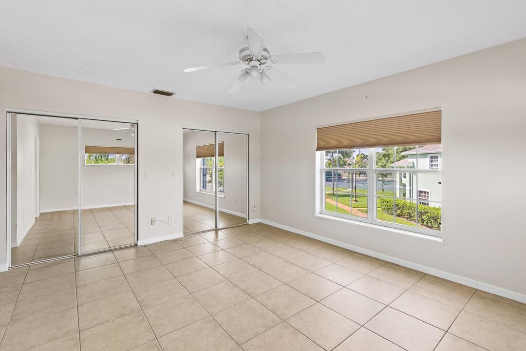 2127 SE Wild Meadow Circle-30