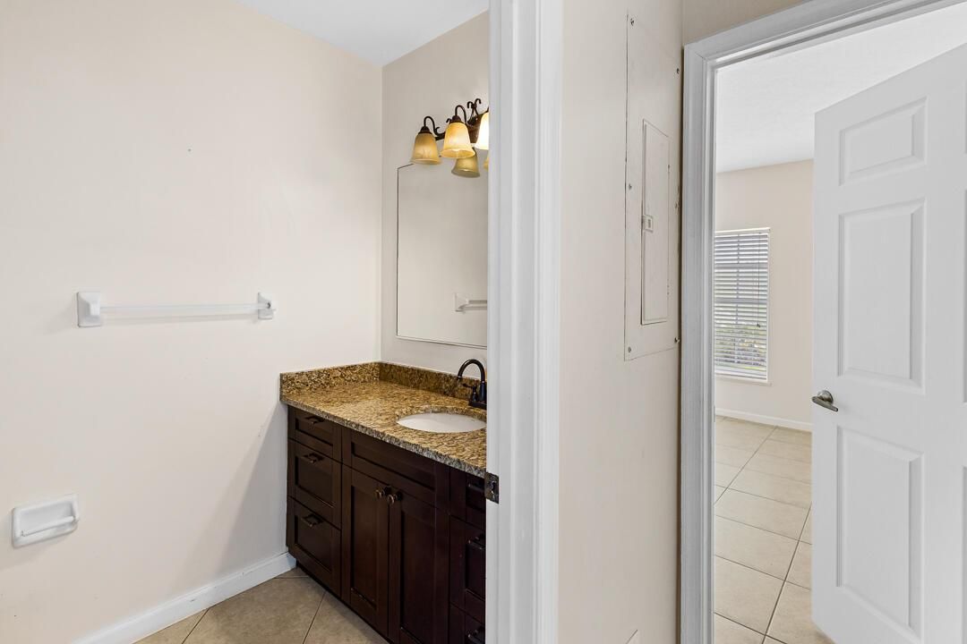 2127 SE Wild Meadow Circle-27