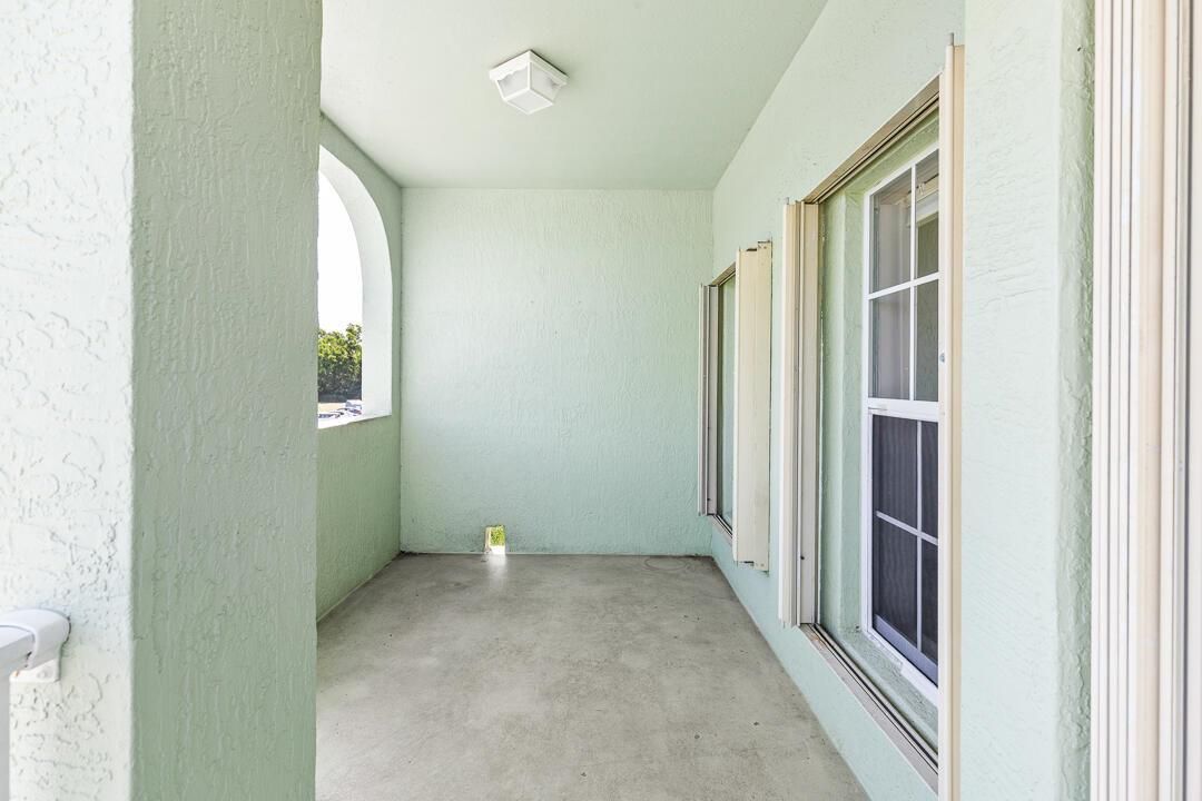 2127 SE Wild Meadow Circle-38