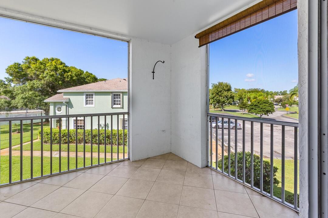 2127 SE Wild Meadow Circle-37