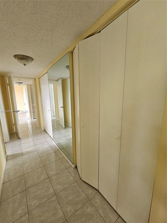 For Sale: $285,000 (2 beds, 2 baths, 1405 Square Feet)