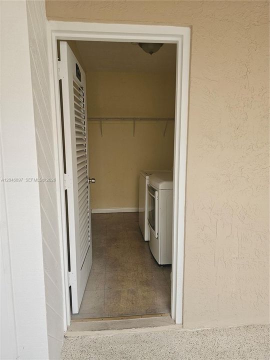 For Sale: $285,000 (2 beds, 2 baths, 1405 Square Feet)