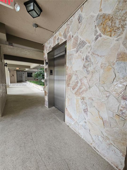 For Sale: $285,000 (2 beds, 2 baths, 1405 Square Feet)