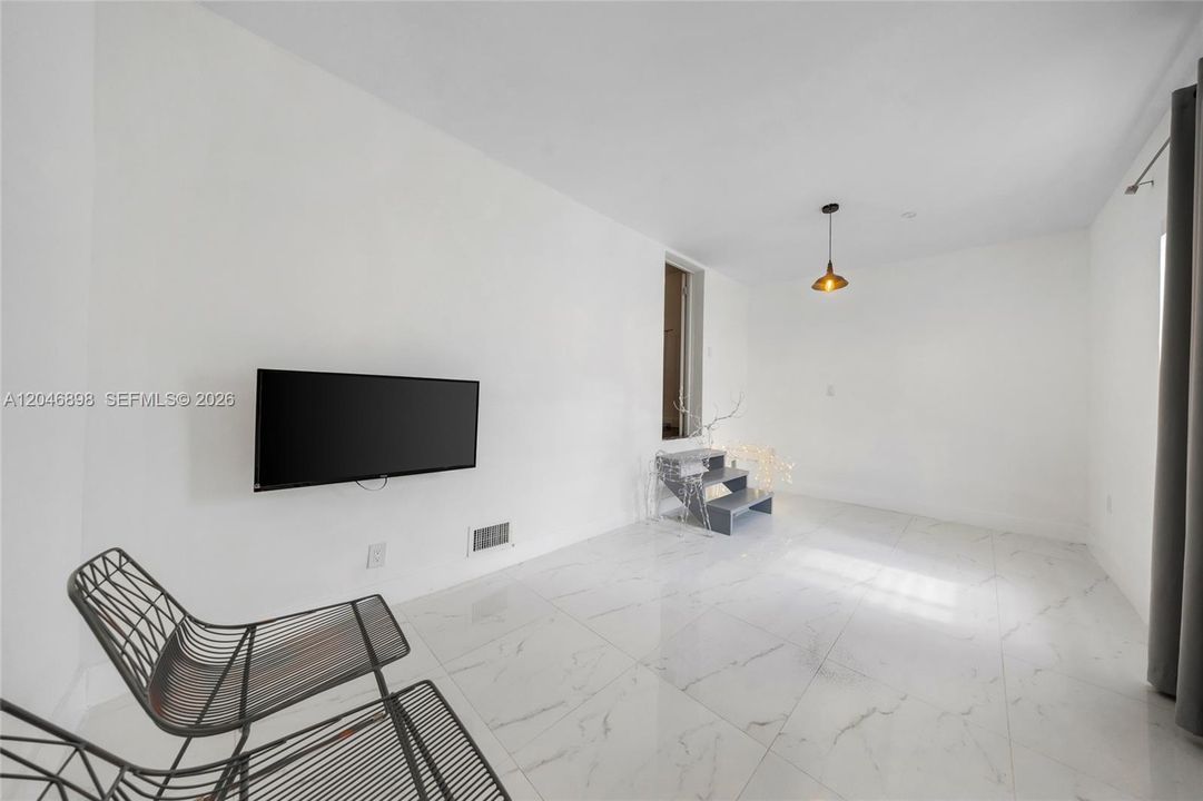 For Sale: $815,000 (2 beds, 2 baths, 1645 Square Feet)