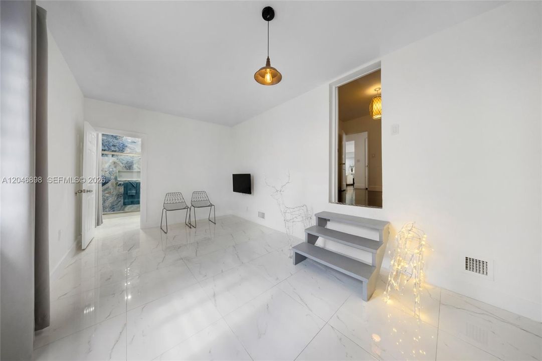 For Sale: $815,000 (2 beds, 2 baths, 1645 Square Feet)