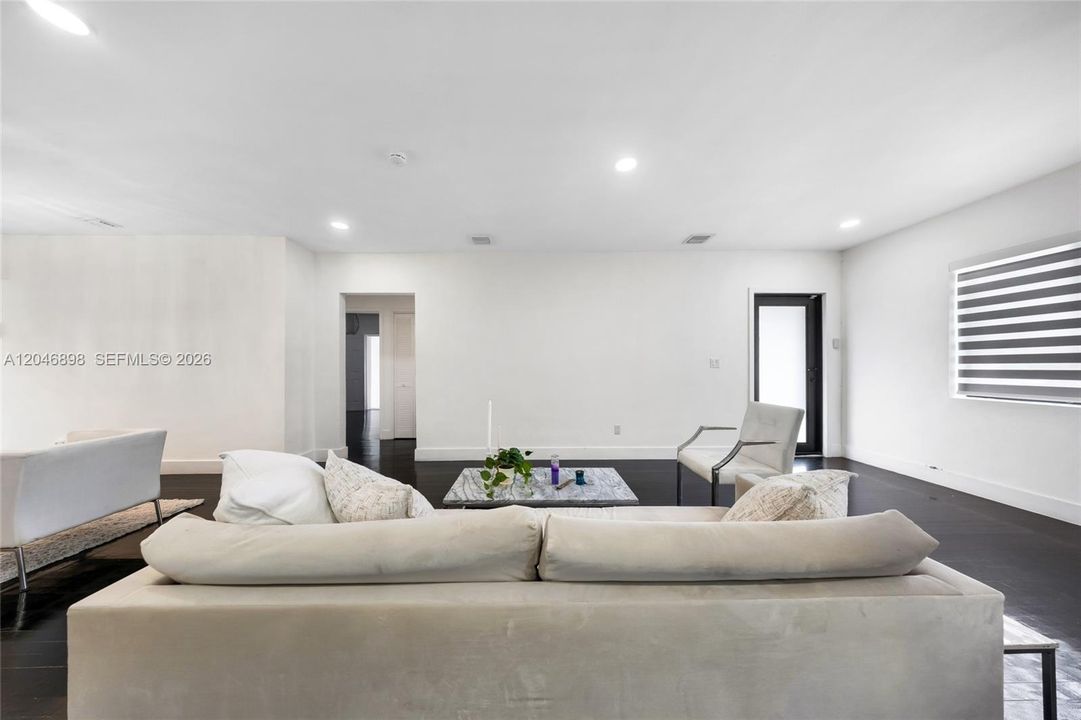 For Sale: $815,000 (2 beds, 2 baths, 1645 Square Feet)