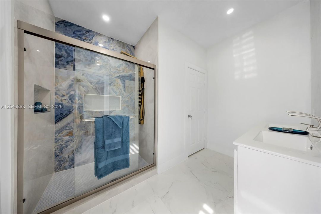 For Sale: $815,000 (2 beds, 2 baths, 1645 Square Feet)