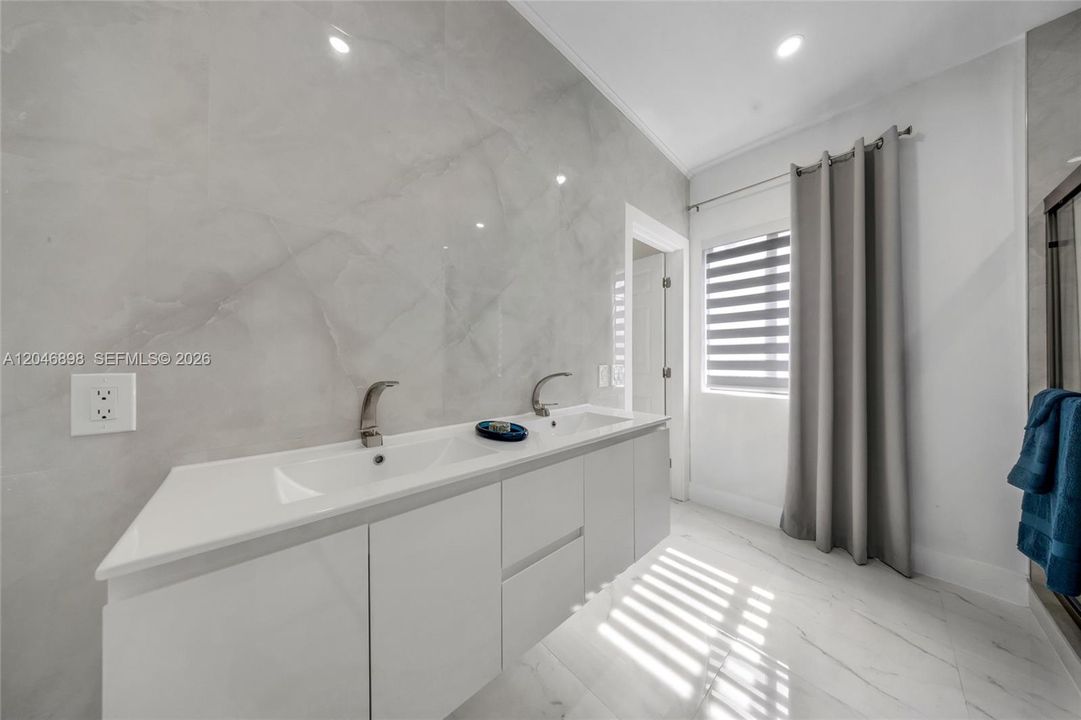 For Sale: $815,000 (2 beds, 2 baths, 1645 Square Feet)
