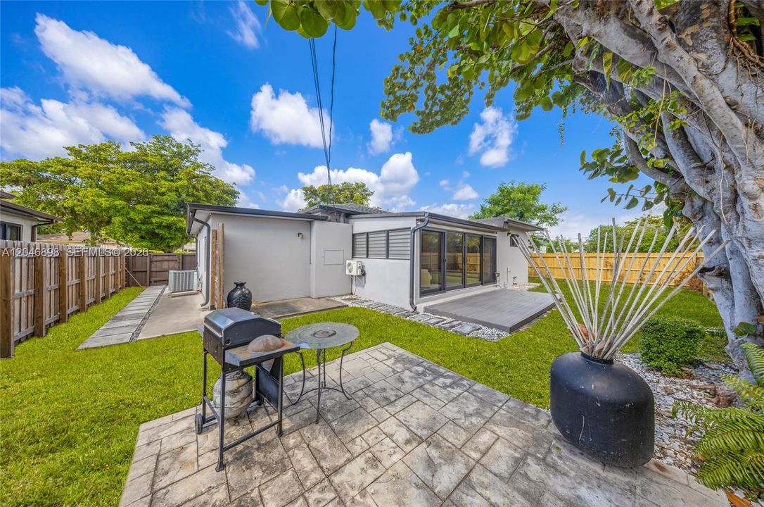 For Sale: $815,000 (2 beds, 2 baths, 1645 Square Feet)