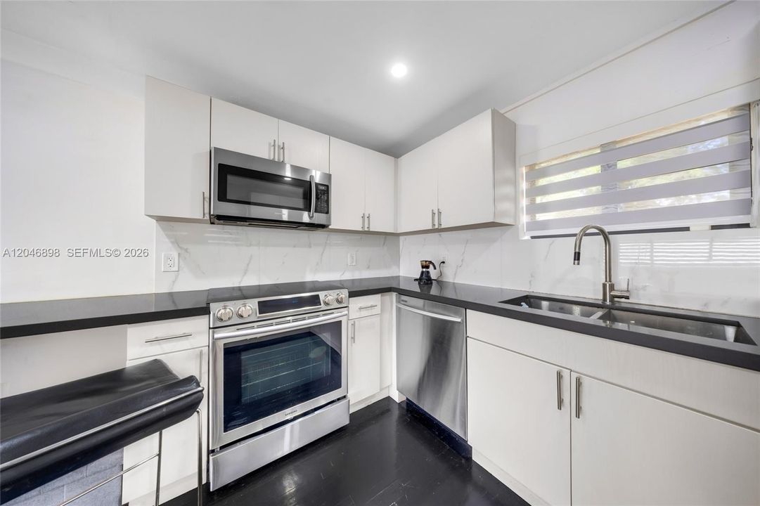For Sale: $815,000 (2 beds, 2 baths, 1645 Square Feet)