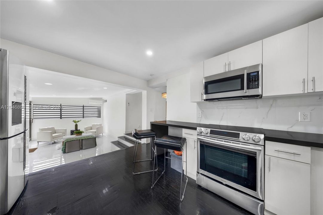 For Sale: $815,000 (2 beds, 2 baths, 1645 Square Feet)