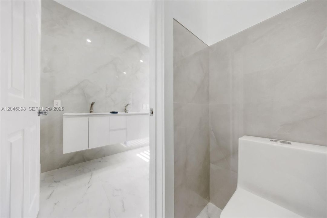 For Sale: $815,000 (2 beds, 2 baths, 1645 Square Feet)