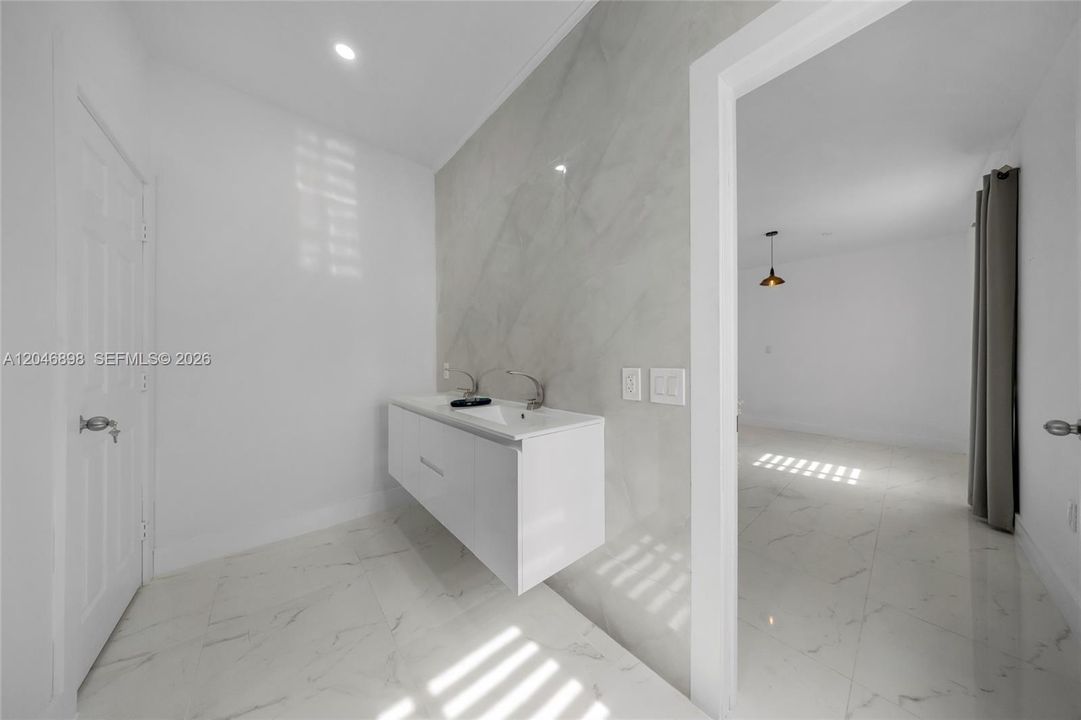 For Sale: $815,000 (2 beds, 2 baths, 1645 Square Feet)