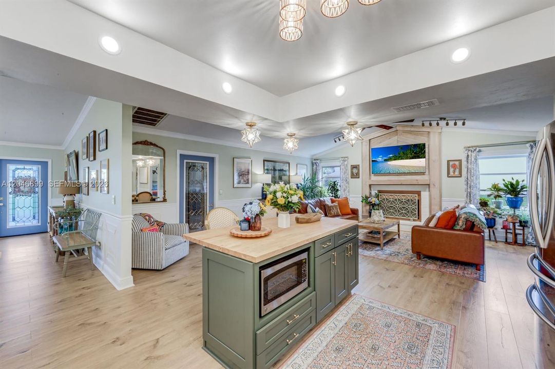 For Sale: $525,000 (3 beds, 2 baths, 1874 Square Feet)