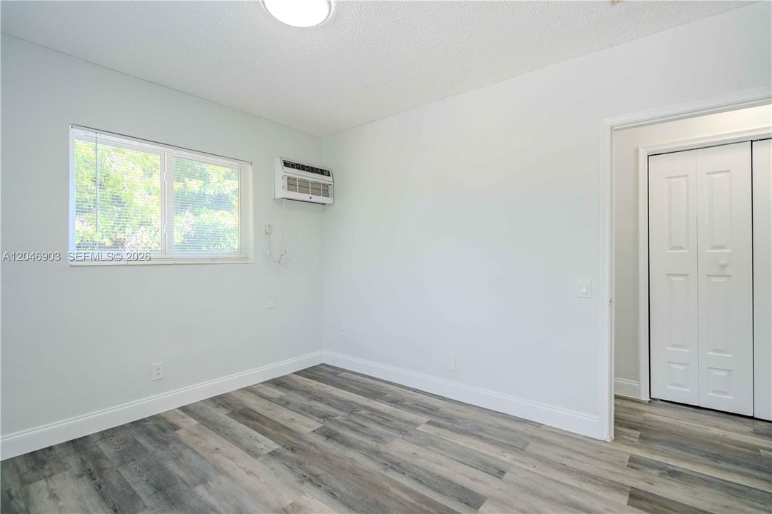 For Rent: $1,650 (1 beds, 1 baths, 725 Square Feet)