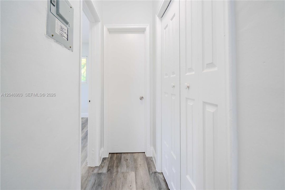 For Rent: $1,650 (1 beds, 1 baths, 725 Square Feet)