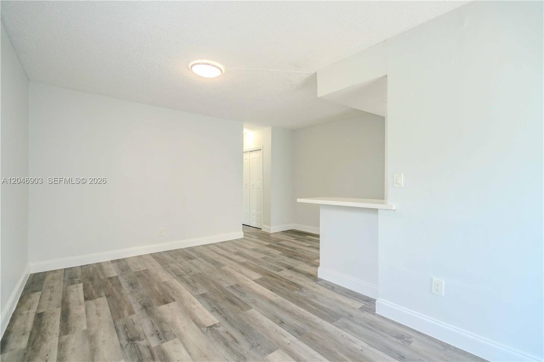 For Rent: $1,650 (1 beds, 1 baths, 725 Square Feet)