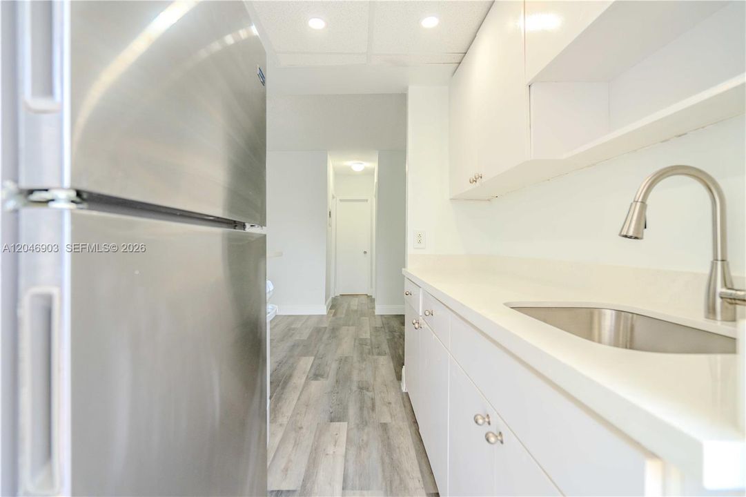 For Rent: $1,650 (1 beds, 1 baths, 725 Square Feet)