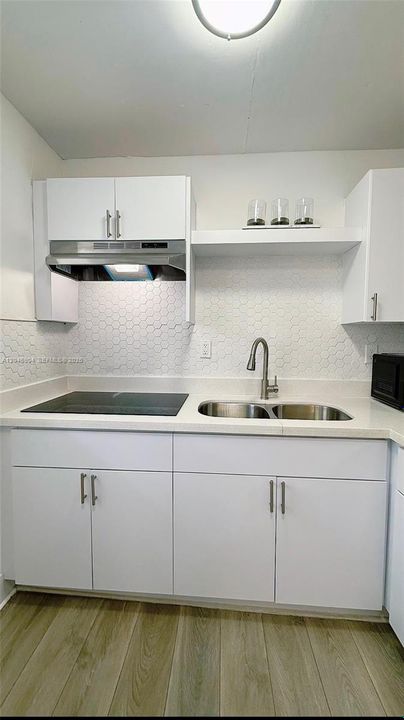 For Rent: $2,550 (2 beds, 1 baths, 750 Square Feet)
