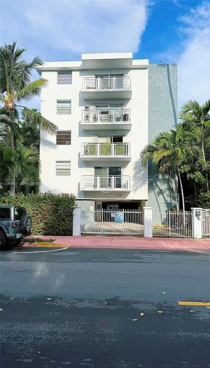 For Rent: $2,550 (2 beds, 1 baths, 750 Square Feet)