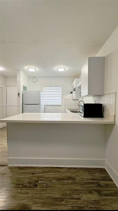 For Rent: $2,550 (2 beds, 1 baths, 750 Square Feet)