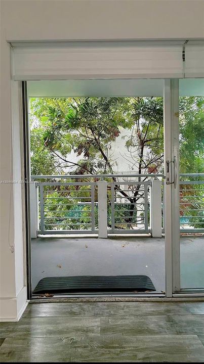 For Rent: $2,550 (2 beds, 1 baths, 750 Square Feet)