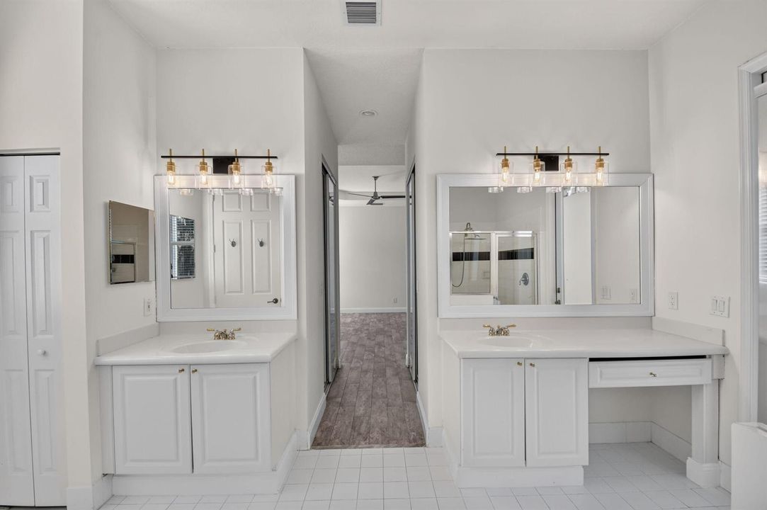 double sinks in primary bath