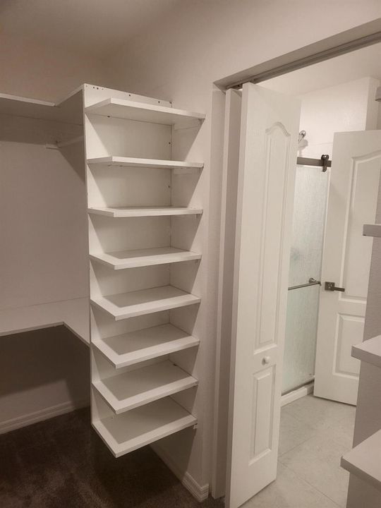 WALK IN CLOSET