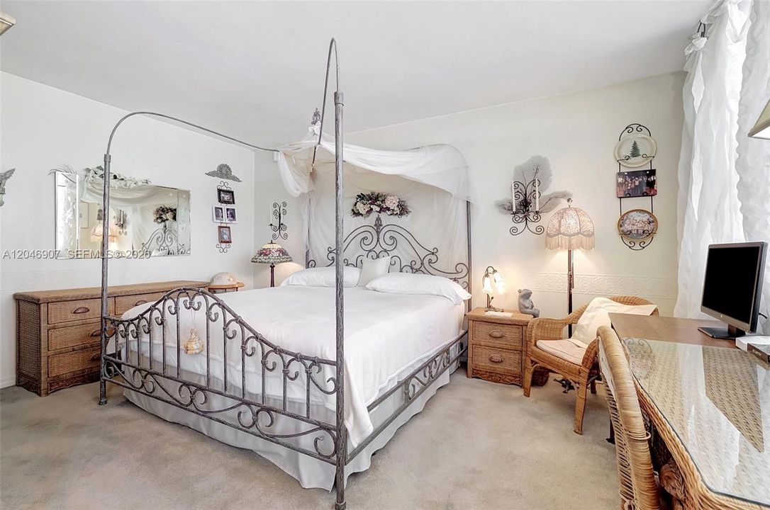 For Sale: $809,999 (2 beds, 2 baths, 1350 Square Feet)